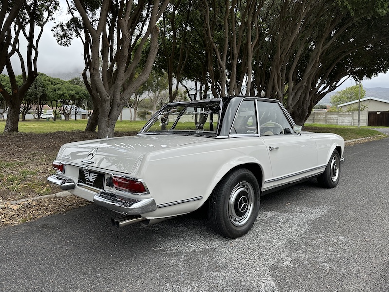 1969 Mercedes Benz 280SL Pagoda