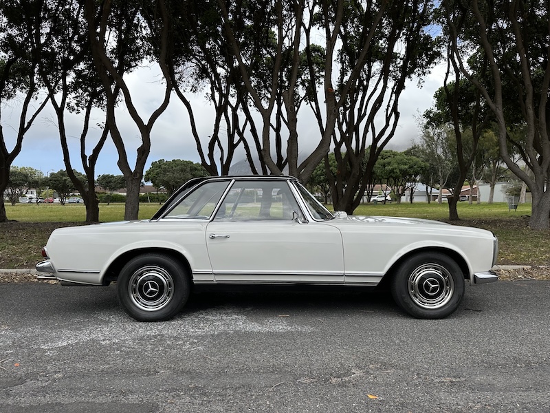 1969 Mercedes Benz 280SL Pagoda