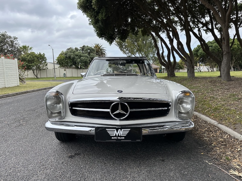 1969 Mercedes Benz 280SL Pagoda
