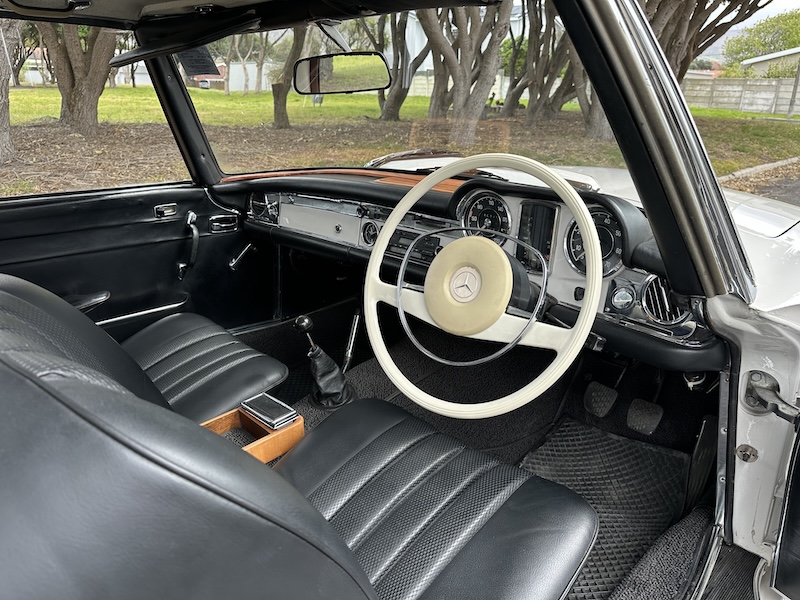 1969 Mercedes Benz 280SL Pagoda