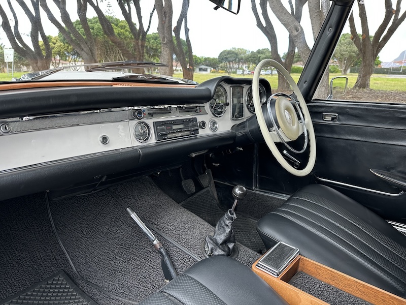 1969 Mercedes Benz 280SL Pagoda