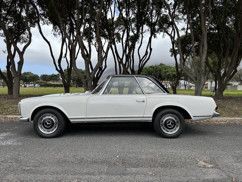1969 Mercedes Benz 280SL Pagoda
