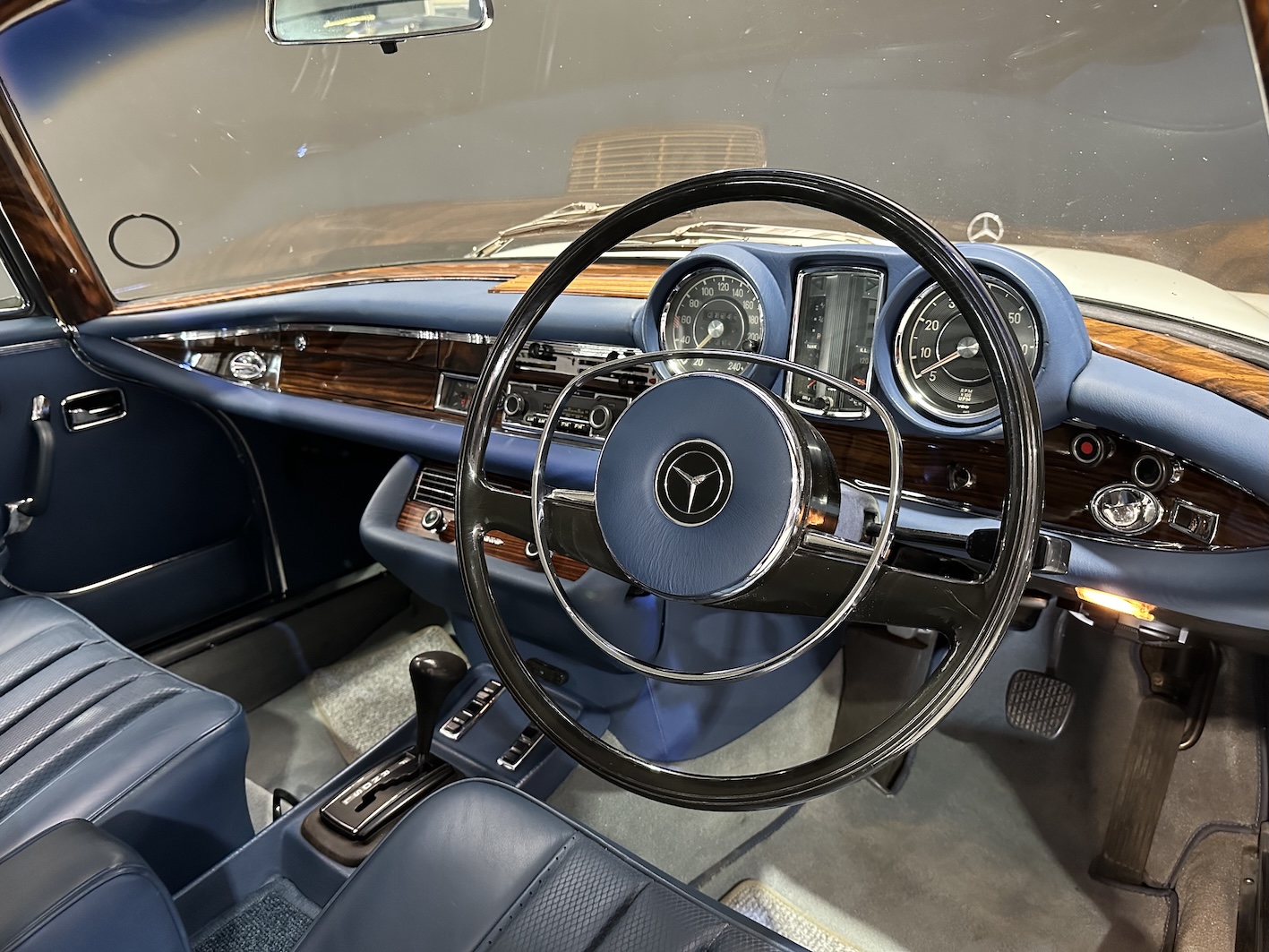 1971 W111 Mercedes-Benz 280SE 3.5