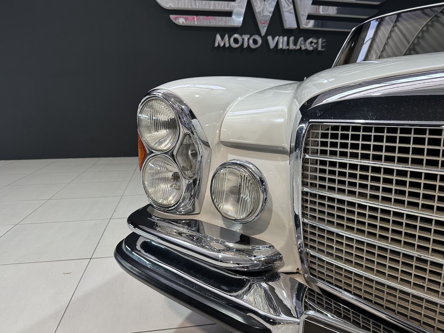 1971 W111 Mercedes-Benz 280SE 3.5