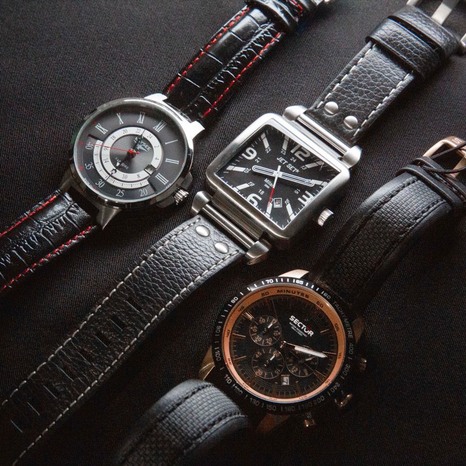 Liquidation auction lot watches