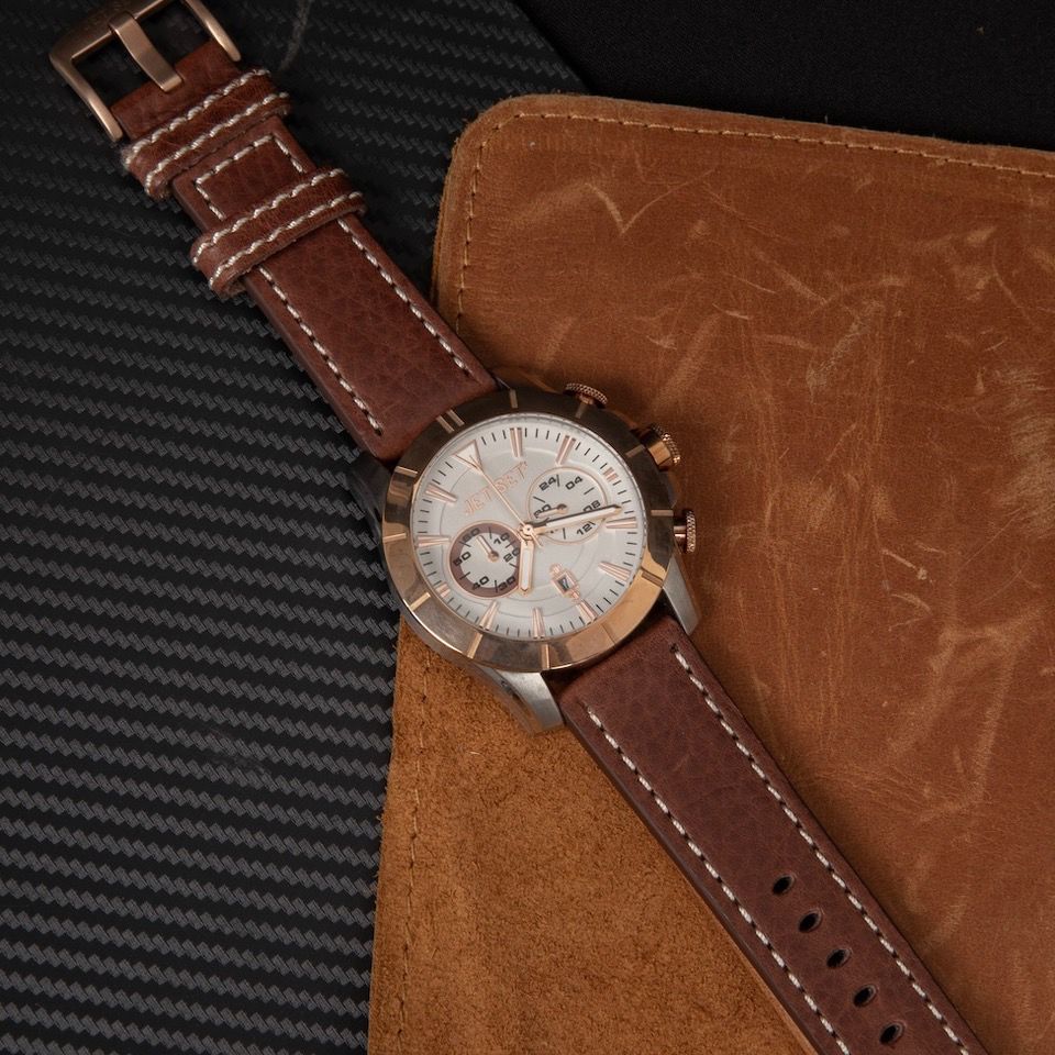 Liquidation auction lot watches