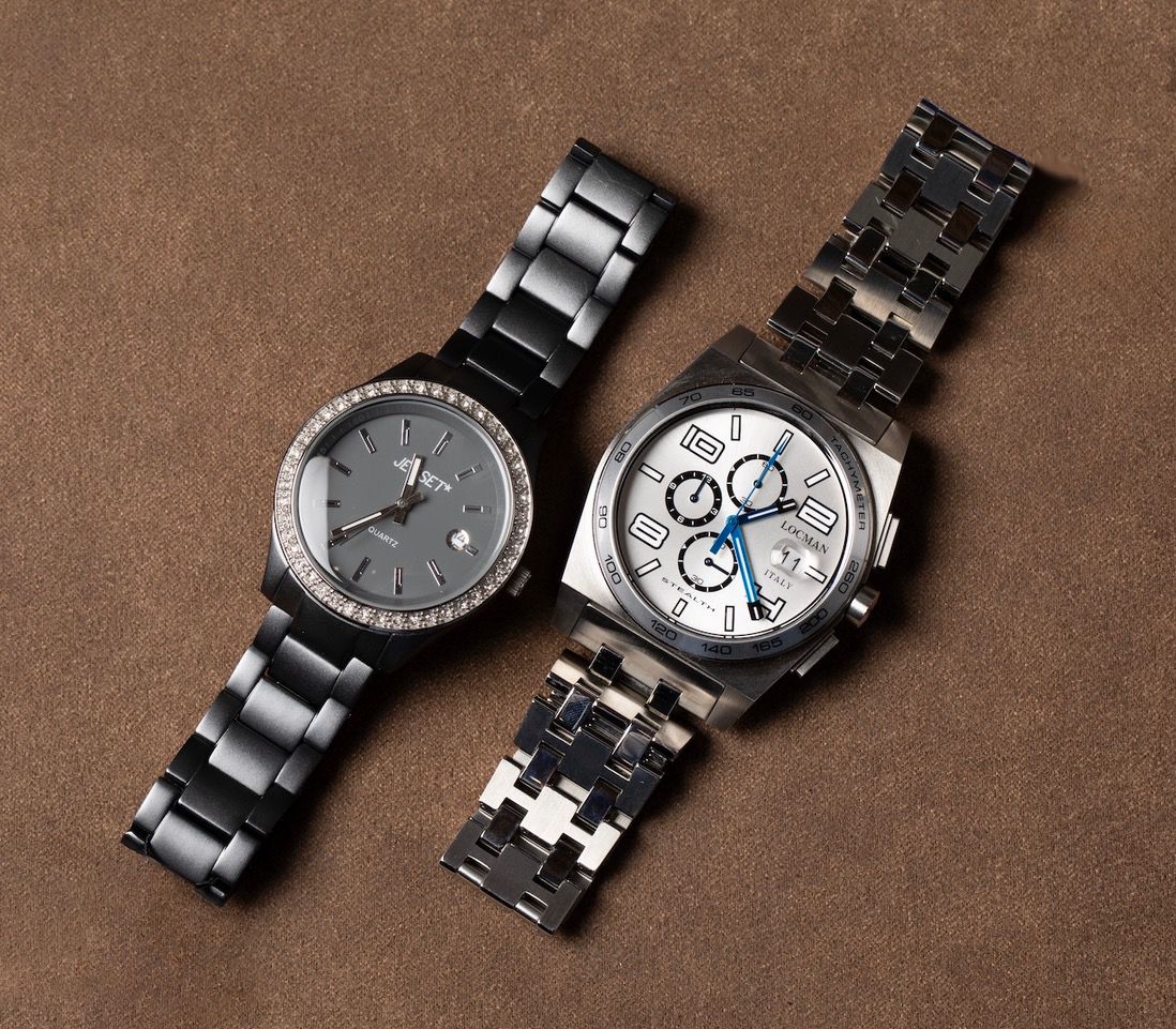 Liquidation auction lot watches