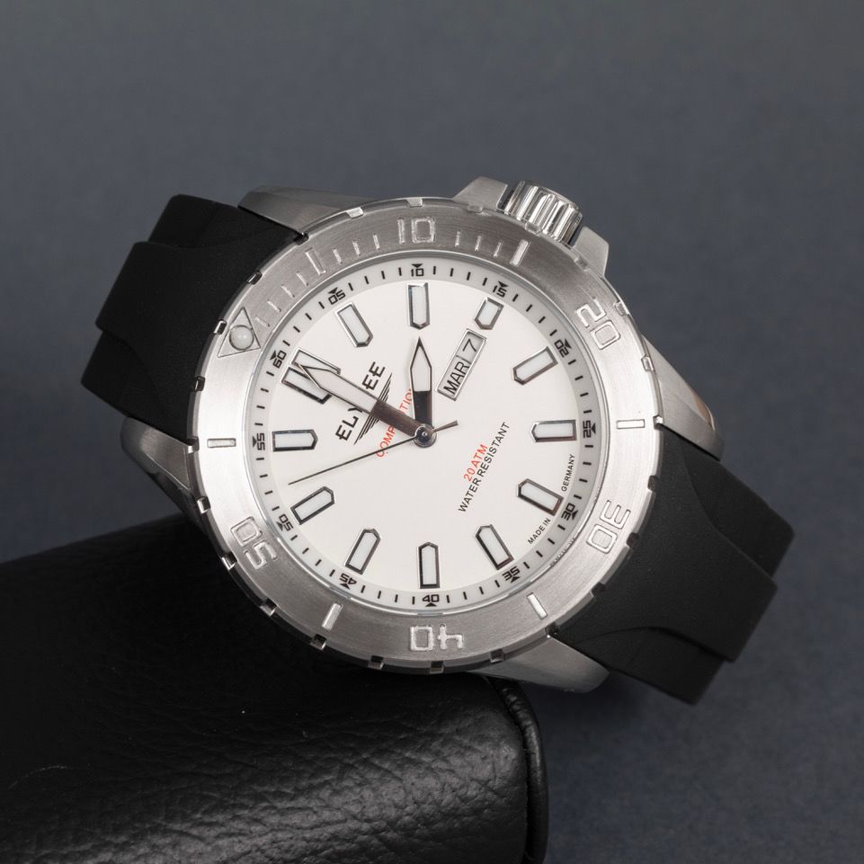 Liquidation auction lot watches