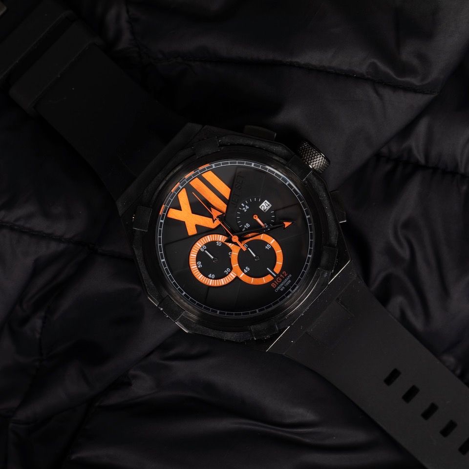 Liquidation auction lot watches